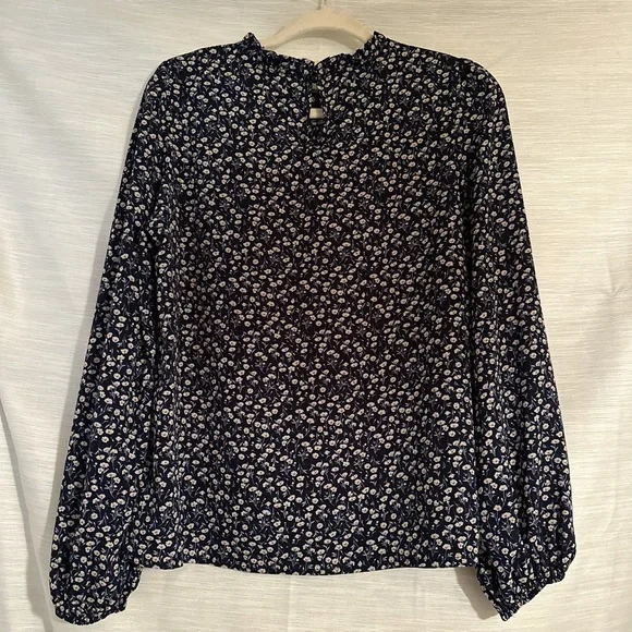 SHEIN medium Ditsy Floral Blouse - Picture 3 of 3